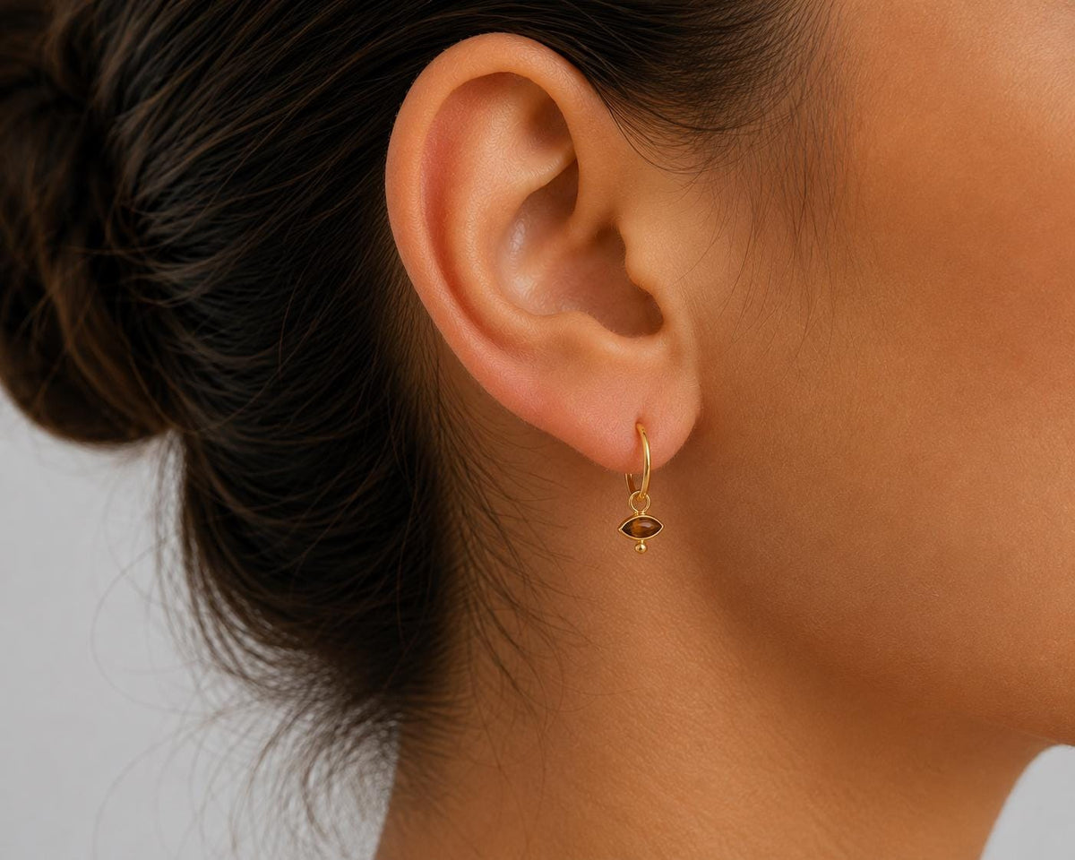 Mini-créoles Œil de Tigre – Boucles d’oreilles dorées
